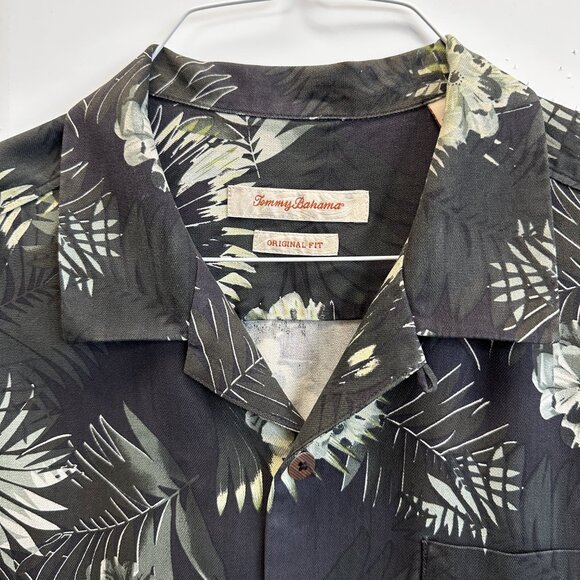 Tommy Bahama 100% Silk Hawaiian Shirt Black Tropical Copyrighted Floral Aloha - Picture 3 of 8